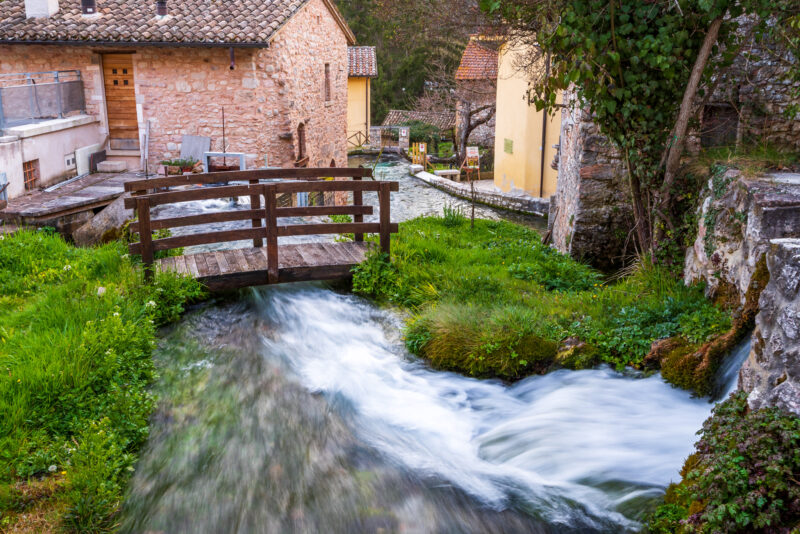 Rasiglia ponticello nel borgo