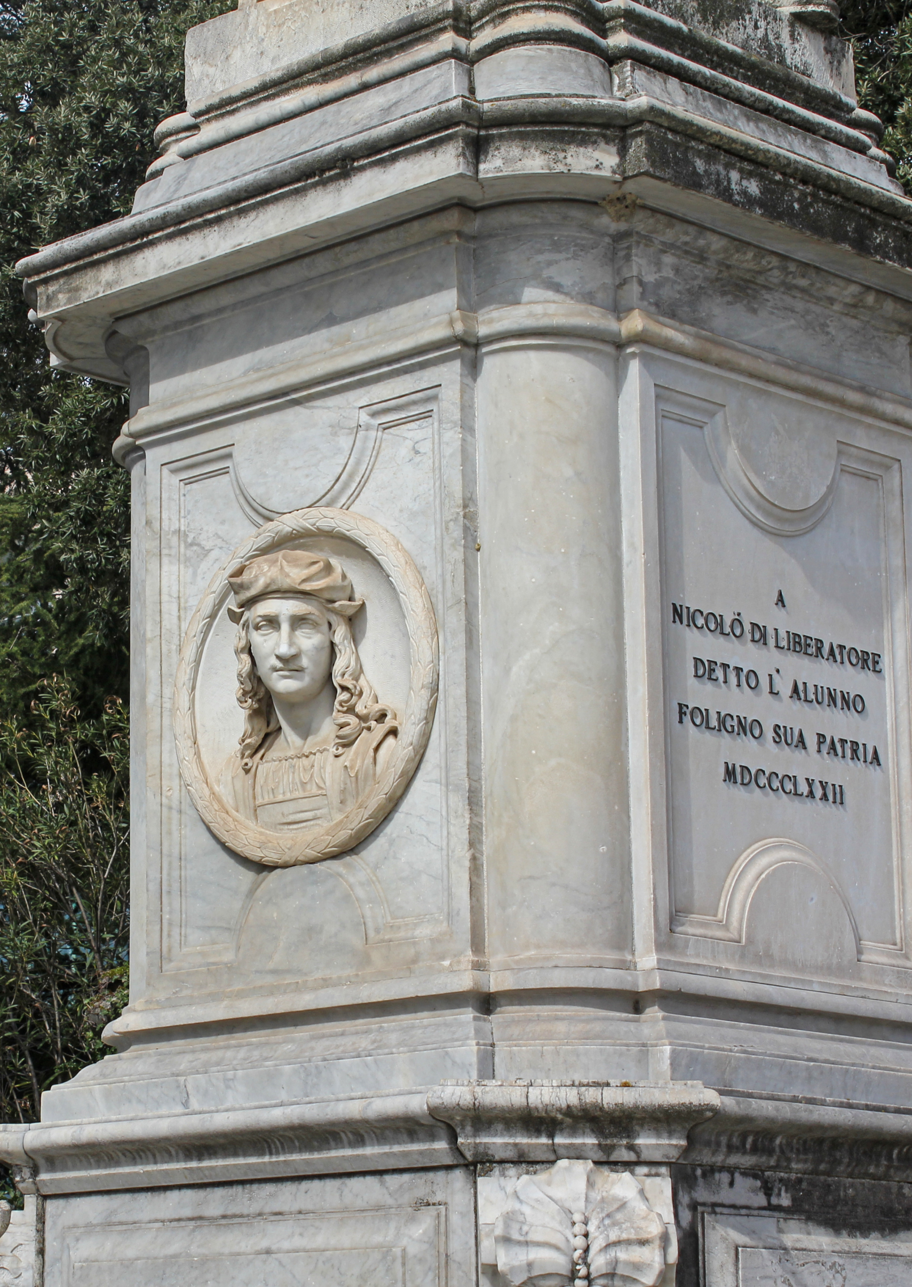 Statua Nicolò Alunno